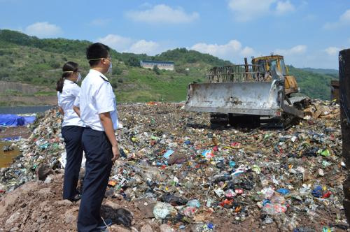 某食品銷毀現場